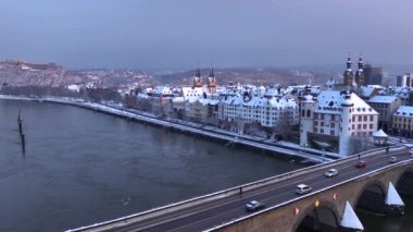 Almanya 'nın Koblenz şehrinden Altstadt, Rheinland-Pfalz. Kardan Kış ile kaplı tarihi şehir merkezi. Hava görüntüsü. Yüksek kalite 4k görüntü