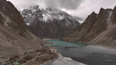 Himalayalar 'daki kum fırtınası, Sandifikasyon Gojal ve Hunza Vadisi' ndeki Desertic Plains 'e, Gilgit Baltistan, Pakistan' a götürüyor. Yüksek kalite 4k görüntü