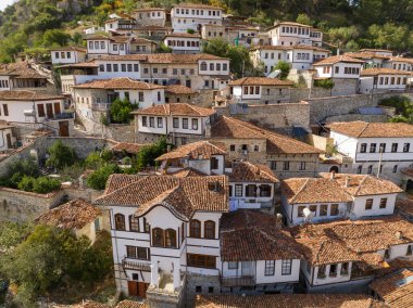 Arnavutluk 'un tarihi kenti Berat, UNESCO' nun Dünya Mirası Alanı. Yüksek kalite fotoğraf
