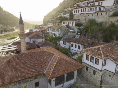 Arnavutluk 'un tarihi kenti Berat, UNESCO' nun Dünya Mirası Alanı. Yüksek kalite fotoğraf