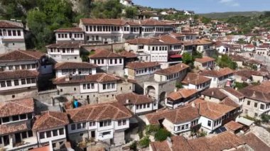 Arnavutluk 'un tarihi kenti Berat, UNESCO' nun Dünya Mirası Alanı. Yüksek kalite fotoğraf