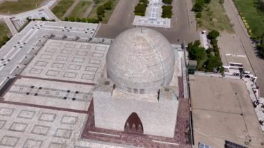 Mazar-e-Quaid 'in hava görüntüleri Quaid-e-Azam' ın mezarı olarak da bilinir, Karaçi Pakistan 'ın simgeleri, turistik yerler, şehir manzarası. 4k görüntü