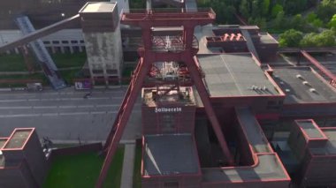 Zollverein Kömür Madeni Sanayi Kompleksi, UNESCO Mirası, Almanya 'nın Essen kentindeki büyük bir sanayi bölgesi. Yüksek kalite 4k görüntü