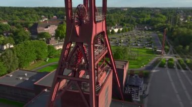 Zollverein Kömür Madeni Sanayi Kompleksi, UNESCO Mirası, Almanya 'nın Essen kentindeki büyük bir sanayi bölgesi. Yüksek kalite 4k görüntü