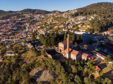 Real del Monte, Hidalo, Meksika. Gündoğumunda Sihirli Şehir, İngiliz Gümüş Madeninin Hava Aracı Vuruşu.