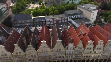 Muenster şehri, Almanya, Hava Drone 'u yaz akşamında vuruldu. Munster, Almanya 'da Nord Rhein Westfell eyaletinde yer alan bir şehirdir. 4k UHD