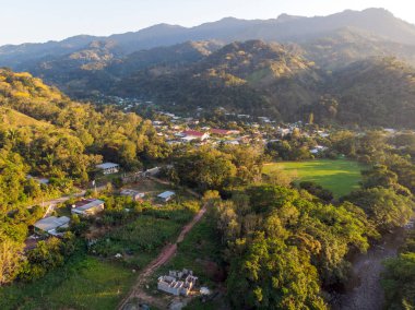 Meksika, Oaxaca eyaletinde nehir ve yağmur ormanları olan güzel bir tropikal vadi. Yüksek kalite fotoğraf
