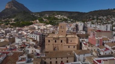Şehir tarihi merkezi Javea - Xabia, Alicante. Parroquia de Sant Bertomeu. İspanya 'ya, Costa Blanca' ya. Yüksek kalite 4k görüntü