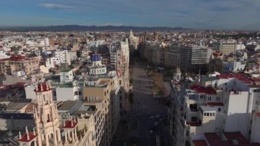 Valencia Merkez Meydanı, La Placa de LAjuntament, Havacılık. Valencia, İspanya 'daki Ayuntamiento Meydanı' ndaki belediye binası. Yüksek kalite 4k görüntü