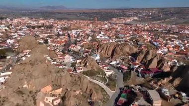 Guadix Mağara Evleri, Dewlling Troglodyte Şehri. İspanya 'nın Granada dağlarındaki tarih öncesi mağara havası. Yüksek kalite 4k görüntü