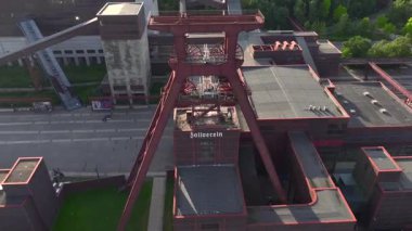 Zollverein Kömür Madeni Sanayi Kompleksi, UNESCO Mirası, Almanya 'nın Essen kentindeki büyük bir sanayi bölgesi. Yüksek kalite 4k görüntü