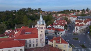 Lizbon yakınlarındaki Sintra Şehri, Portekiz, Avrupa - Hava Aracı Atışı. Peri masalı kaleleri UNESCO dünya mirası sahasının bir parçası. Yüksek kalite 4k görüntü