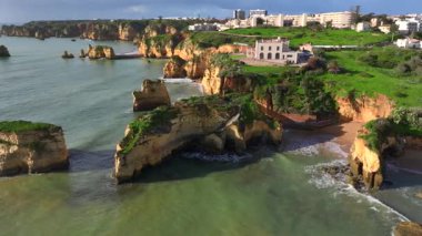 Pinhao 'nun Antigo Forte do' su. Portekiz, Algarve 'deki Lagos sahil manzarası, Muhteşem Portekiz kıyıları. Yüksek kalite 4k görüntü