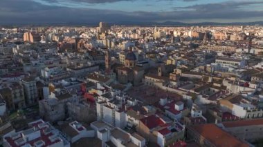 Valencia Şehir Merkezi, Valencia Katedrali, Hava Aracı Manzaralı. Plaza de Virgen, Placa de la Reina Valencia, İspanya. Yüksek kalite 4k görüntü