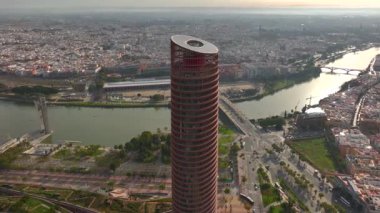 Seville Kulesi, Hava Drone Manzarası Sunnt Günü. Sevilla, İspanya 'da 