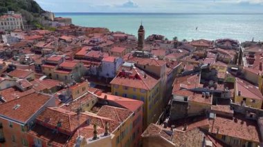 Nice 'in havadan görünüşü, Fransız Rivierası' ndaki Alpes-Maritimes 'in başkenti, Cote D AZur. Old Town, İngiliz Güvertesi. Yüksek kalite 4k görüntü