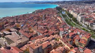 Nice 'in havadan görünüşü, Fransız Rivierası' ndaki Alpes-Maritimes 'in başkenti, Cote D AZur. Old Town, İngiliz Güvertesi. Yüksek kalite 4k görüntü