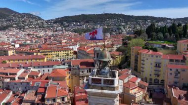 Nice 'in havadan görünüşü, Fransız Rivierası' ndaki Alpes-Maritimes 'in başkenti, Cote D AZur. Old Town, İngiliz Güvertesi. Yüksek kalite 4k görüntü
