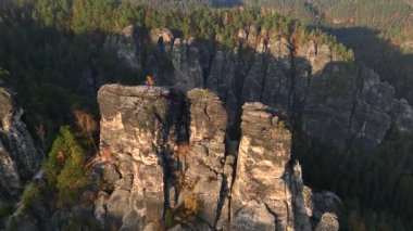 Saxon SWitzerland, Wehlnadel Sachsische Schweiz, Sachsen, Almanya. Neurathen Kalesi, Pavilionaussicht ve Ferdinandstein 'a bakın. Yüksek kalite 4k görüntü