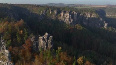 Saxon SWitzerland, Wehlnadel Sachsische Schweiz, Sachsen, Almanya. Neurathen Kalesi, Pavilionaussicht ve Ferdinandstein 'a bakın. Yüksek kalite 4k görüntü