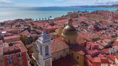 Nice 'in havadan görünüşü, Fransız Rivierası' ndaki Alpes-Maritimes 'in başkenti, Cote D AZur. Old Town, İngiliz Güvertesi. Yüksek kalite 4k görüntü