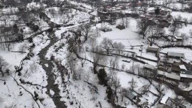 Kışın Kalash Vadisi, Rumbur Köyü, Batrik, Bamburet, Hava Çekimi. Kalash İnsanları Kültür, Chitral, Pakistan. Yüksek kalite 4k görüntü