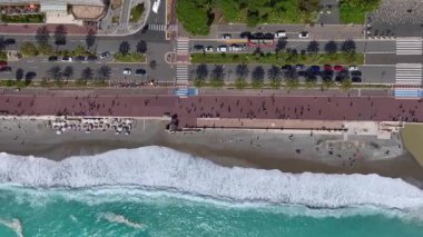 Nice 'in havadan görünüşü, Fransız Rivierası' ndaki Alpes-Maritimes 'in başkenti, Cote D AZur. Old Town, İngiliz Güvertesi. Yüksek kalite 4k görüntü