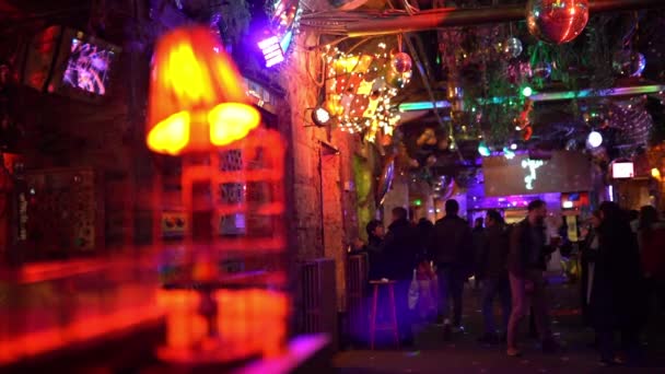 Intérieur Szimpla Kert Célèbre Ruine Pub Budapest Nuit Vie Nocturne — Video