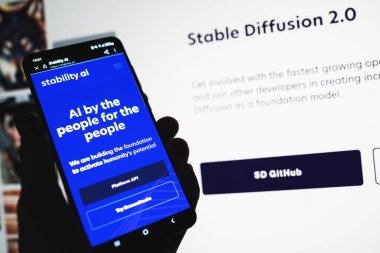 Stabilite AI web sayfası telefon ekranında. Stabil Difüzyon derin bir öğrenme şeklidir. Metinden görüntüye üreten yapay zeka modelidir. Swansea, İngiltere - 30 Mart 2023.