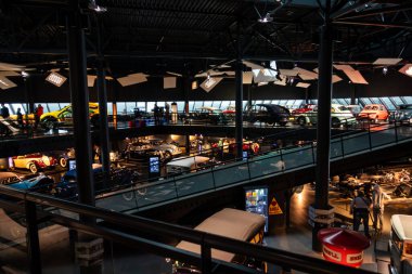 Riga Motor Müzesi, Klasik Vintage Araba Sergisi, Retro Auto Show. Riga, Letonya - 12 Mart 2023.