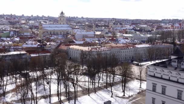 Старый Город Вильнюса Покрытый Снегом Башни Гедиминас Зимой Вильнюс Литва — стоковое видео