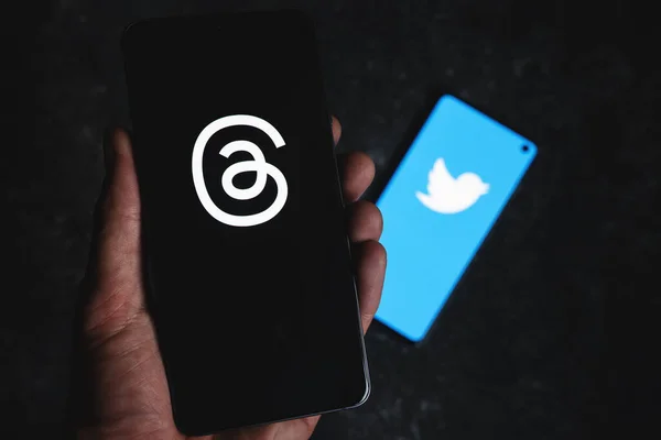 Νήματα Λογότυπο Εφαρμογή Στην Οθόνη Του Τηλεφώνου Εικονίδιο Του Twitter — Φωτογραφία Αρχείου