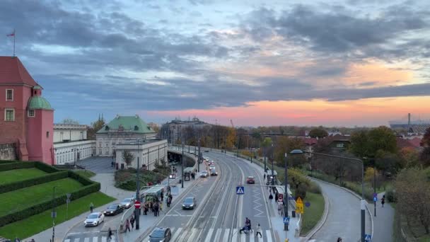 Castelo Real Varsóvia Cidade Velha Movimentada Rua Aleja Solidarnosci Pôr — Vídeo de Stock