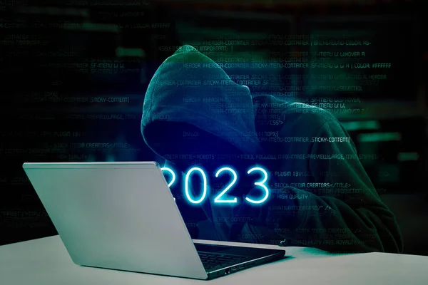 Dupla Exposição Hackers Usando Laptop Com Número 2023 Hackear Informações — Fotografia de Stock