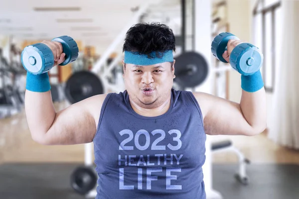 Young Fat Man Lifting Two Barbells Gym Center While Standing — Stock Photo, Image