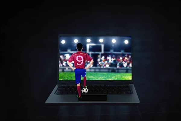 Rückansicht Eines Männlichen Fußballspielers Der Laptop Spielbereit Ist — Stockfoto