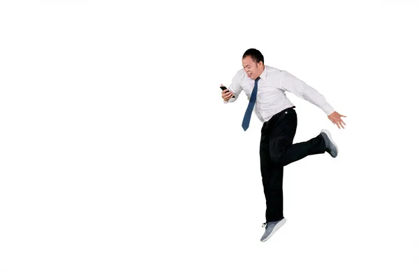 Mutlu Adamı Stüdyoda Fotokopi Odasıyla Dans Ederken Cep Telefonundan Iyi — Stok fotoğraf