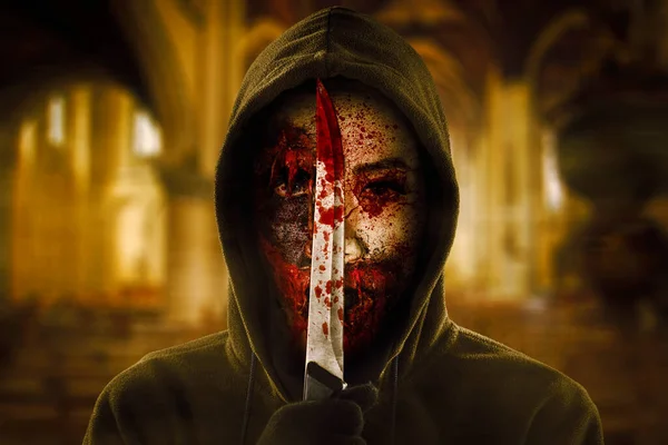 Närbild Manliga Zombie Bär Huva Jacka Medan Håller Blodig Kniv — Stockfoto