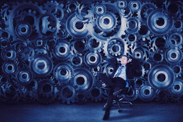 Caucasian Businessman Relaxing Chair Cog Wheels Background — Stock Photo, Image