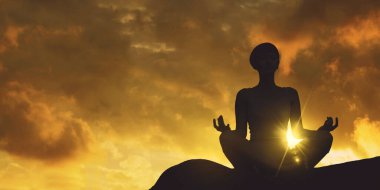 Güneş doğarken yoga ve meditasyon yapan bir kadın silueti.
