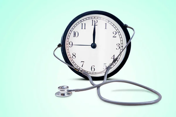 Médicos Estetoscópio Uma Cara Relógio Simulando Uma Nomeação Isolada Fundo — Fotografia de Stock