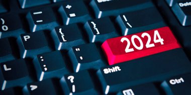 Giriş düğmesinde 2023 yeni yıl numarasıyla bilgisayarın klavyesini kapat