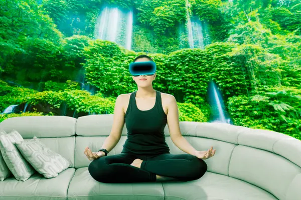 Young Athletic Indian Woman Wearing Virtual Reality Headset Meditating Modern — Stock Photo, Image