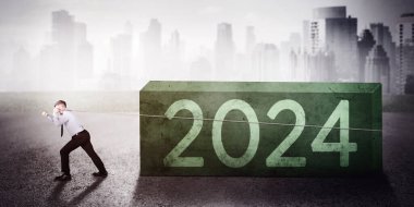 Kafkas işadamı, şehir planına sahip ağır bir 2024 yılbaşı kayası çıkarıyor.