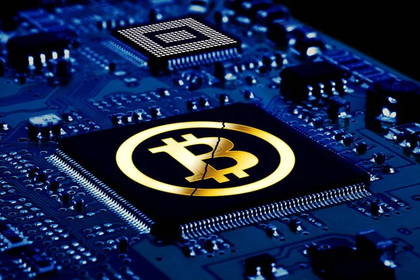 Koncepcja Połówki Bitcoin Bitcoin Jako Chip Komputerowy Obrazek Stockowy