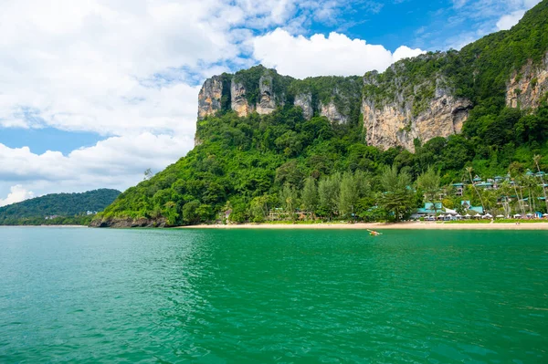 Kalksteinfelsen Der Nähe Des Strandes Von Railay Thailand Provinz Krabi — Stockfoto
