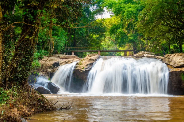 Cascada Mae Cerca Ciudad Chiang Mai Tailandia Agua Corriente Selva — Foto de Stock