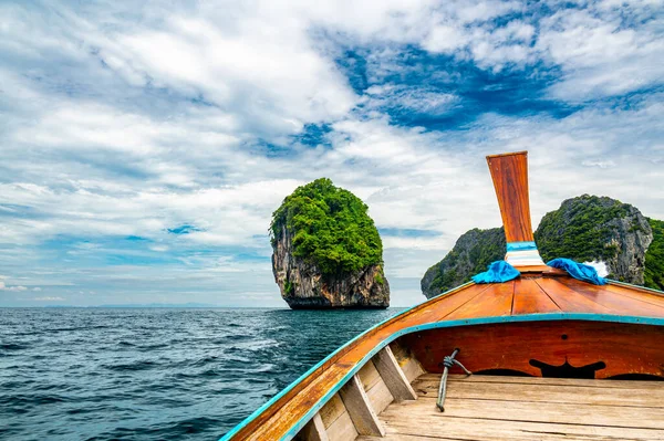 View Boat Limestone Rock Phi Phi Island Thailand Tropical Exotic — Stock Photo, Image