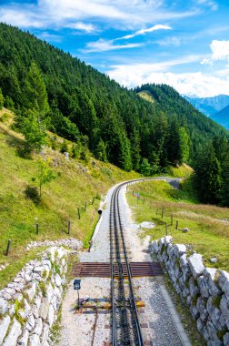 Schafberg tren ve demiryolu manzarası. ScHAFBERGBAHN ÇARPI St. Wolfgang, Avusturya 'dan geçiyor..