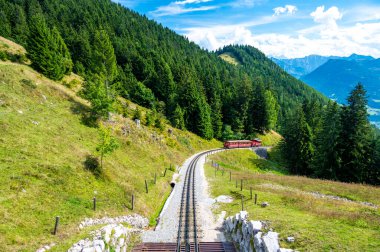 Schafberg tren ve demiryolu manzarası. ScHAFBERGBAHN ÇARPI St. Wolfgang, Avusturya 'dan geçiyor..